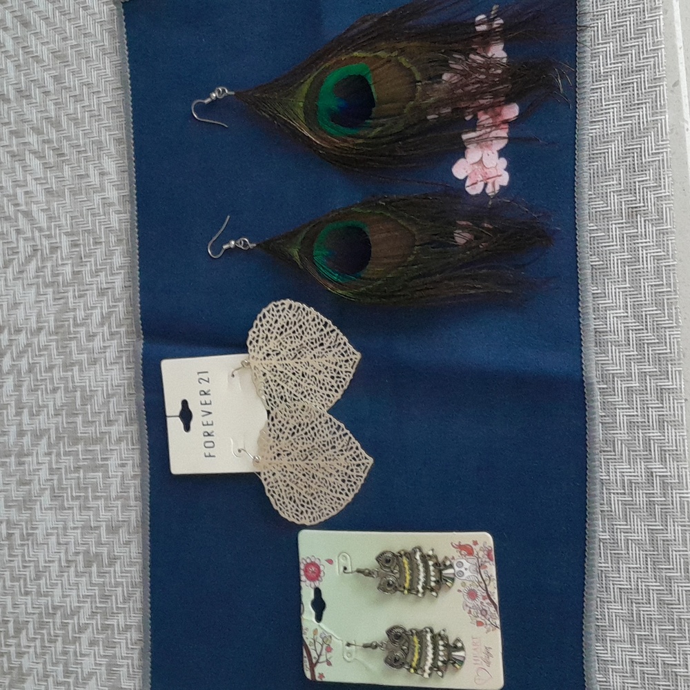 Very cute earrings set.